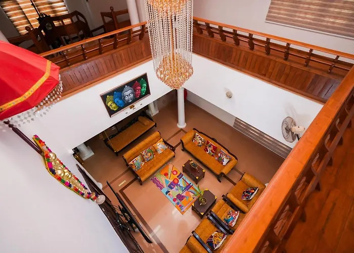 Parudeesa - Heavenly- Luxurious Palace Look-Near Cbd - Kerala - India With Breakfast