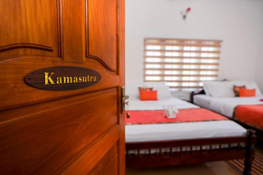 Parudeesa - Heavenly- Luxurious Palace Look-near Cbd - Kerala - India With Breakfast Homestay