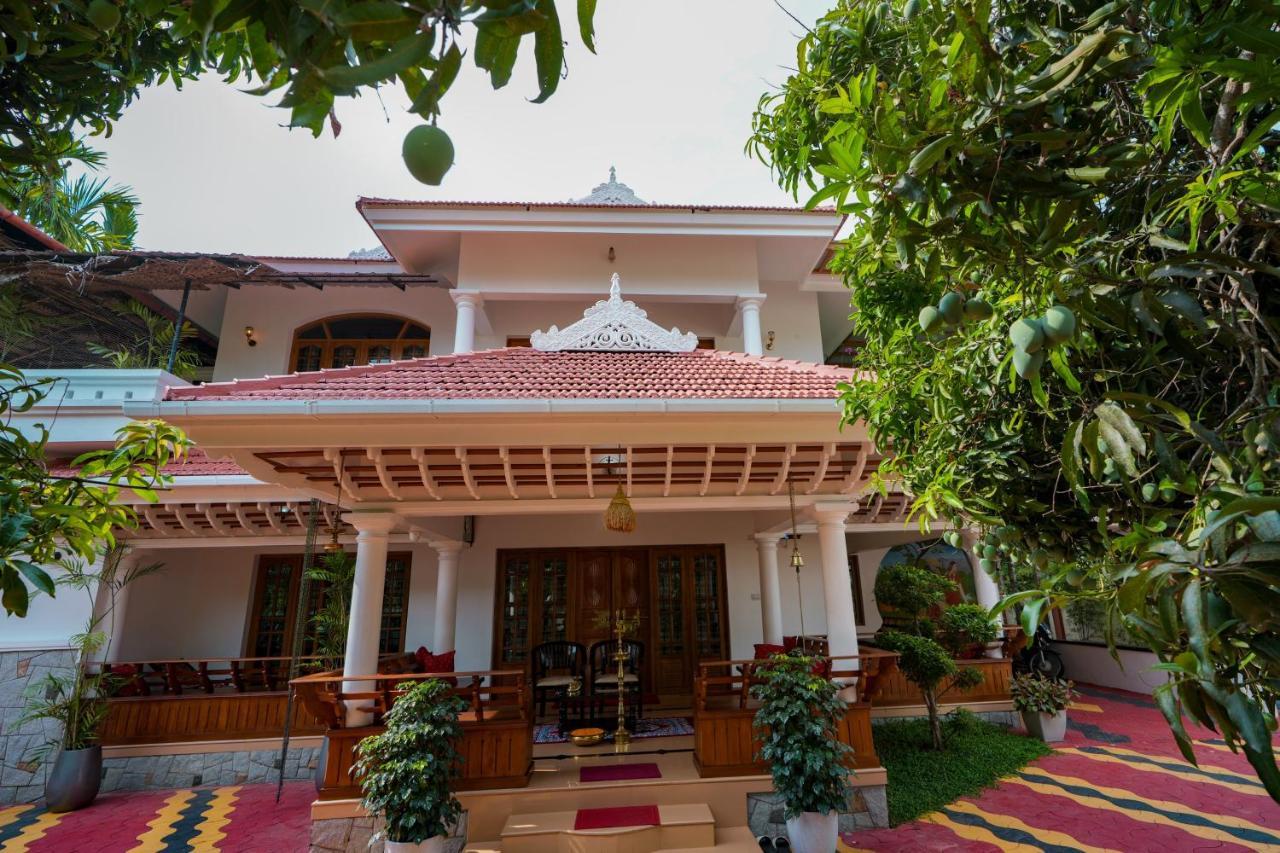 Parudeesa - Heavenly- Luxurious Palace Look-near Cbd - Kerala - India With Breakfast Homestay