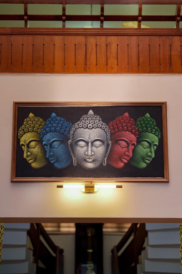 Parudeesa - Heavenly- Luxurious Palace Look-near Cbd - Kerala - India With Breakfast Homestay Kaladi