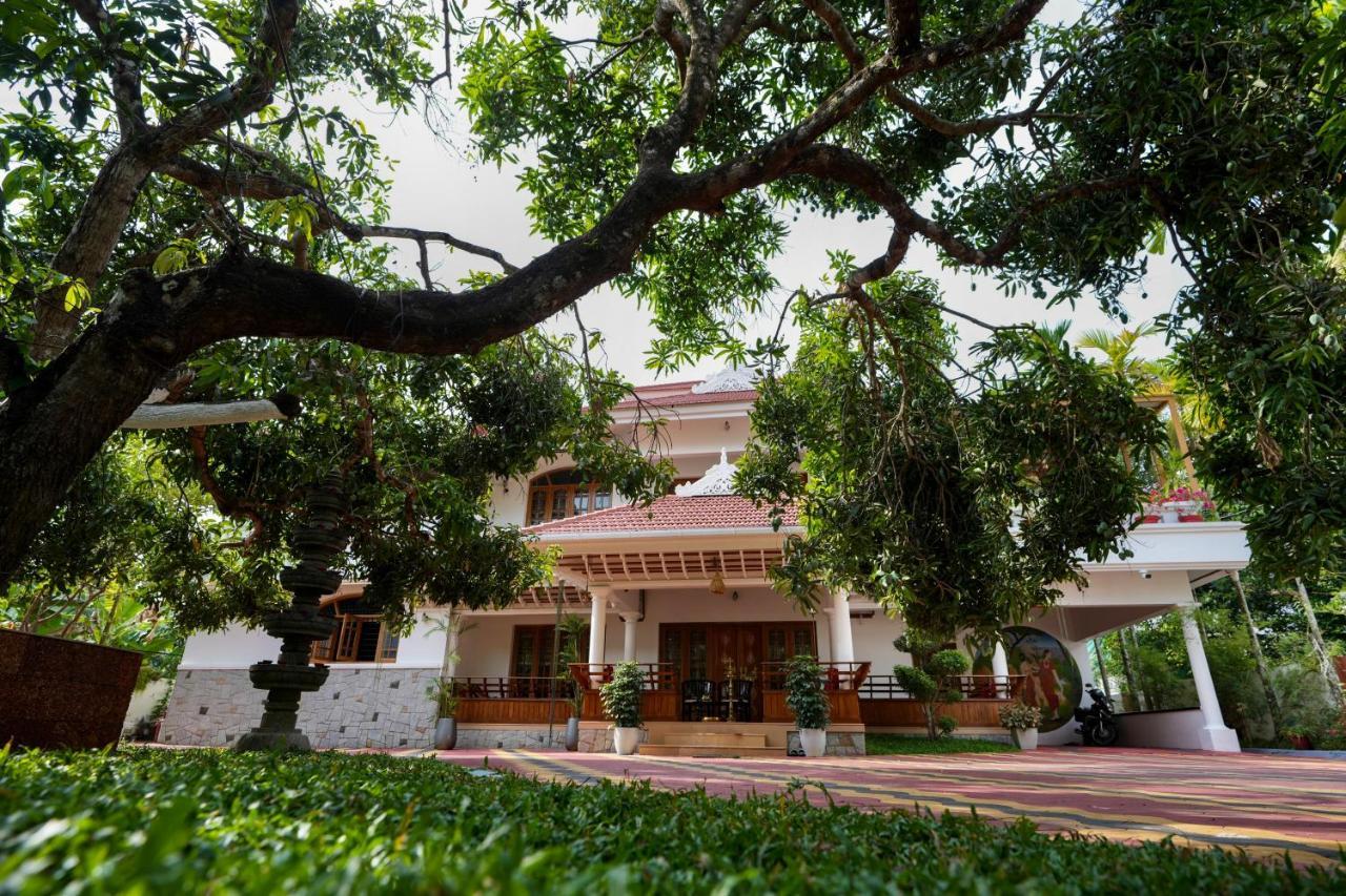 Homestay Parudeesa - Heavenly- Luxurious Palace Look-near Cbd - Kerala - India With Breakfast *