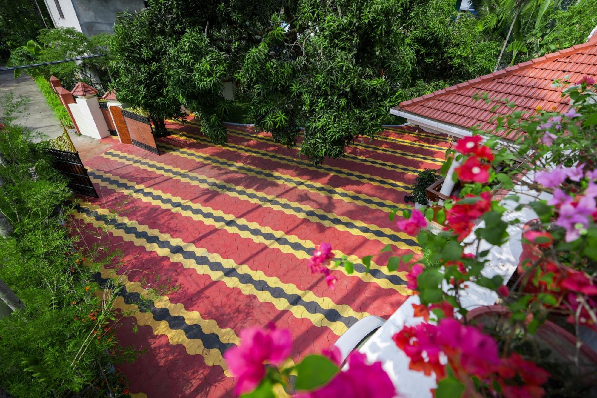 Parudeesa - Heavenly- Luxurious Palace Look-near Cbd - Kerala - India With Breakfast Homestay