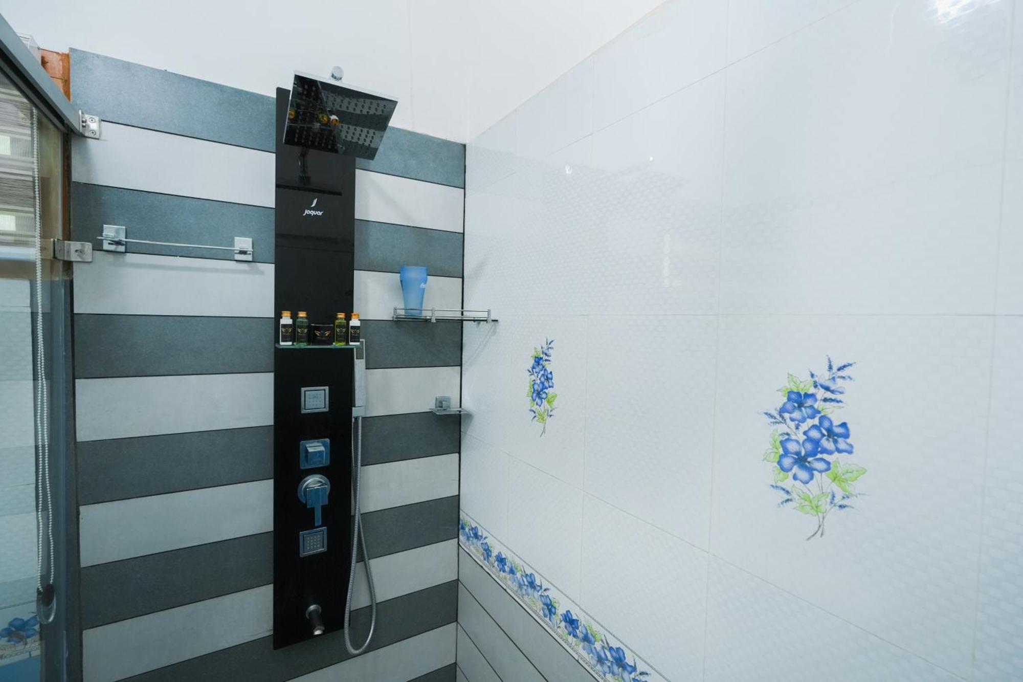 Homestay Parudeesa - Heavenly- Luxurious Palace Look-near Cbd - Kerala - India With Breakfast *