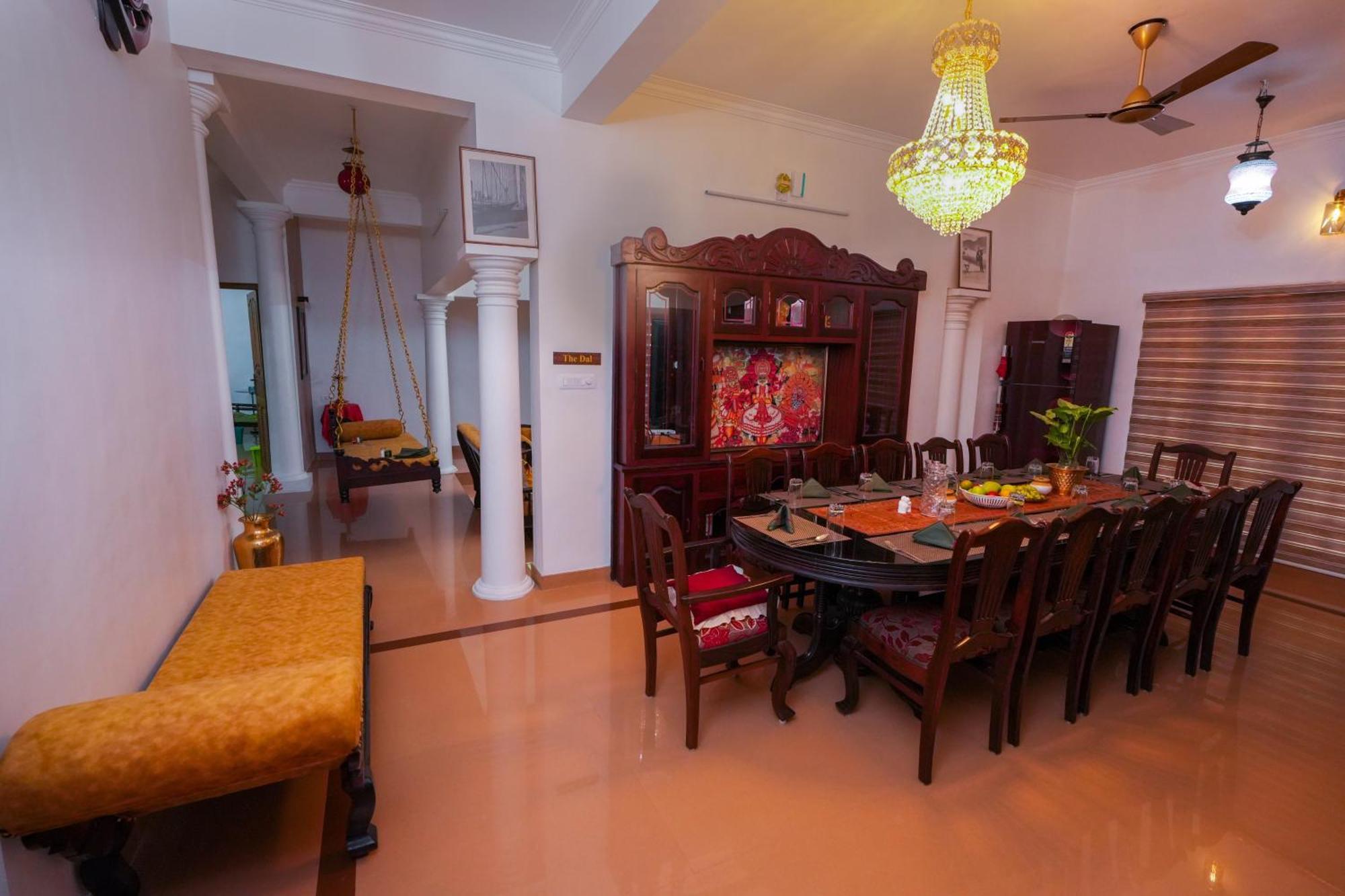 Parudeesa - Heavenly- Luxurious Palace Look-near Cbd - Kerala - India With Breakfast Homestay