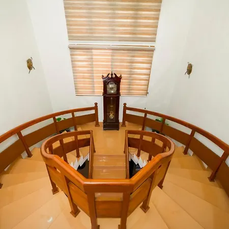 Parudeesa - Heavenly- Luxurious Palace Look-Near Cbd - Kerala - India With Breakfast Kaladi Exterior photo