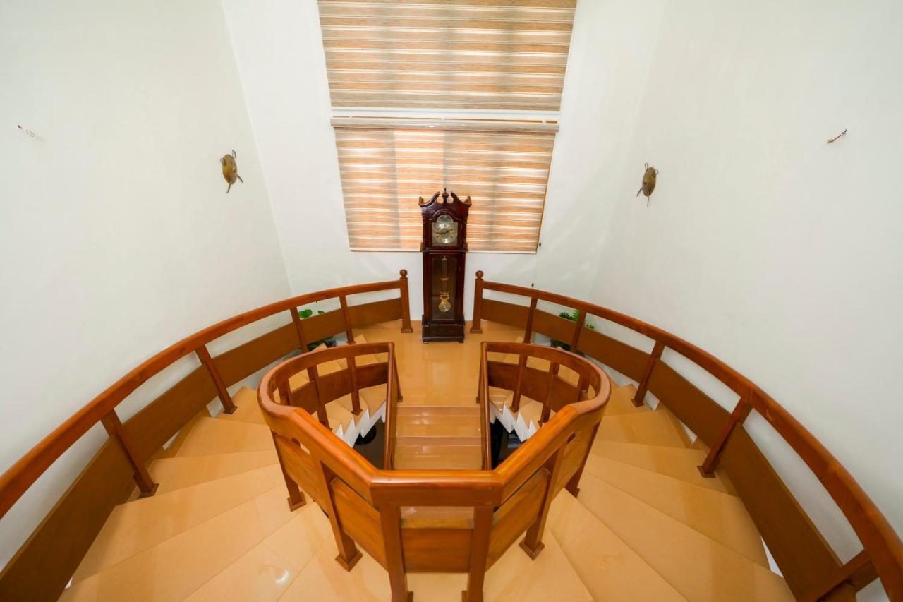Parudeesa - Heavenly- Luxurious Palace Look-near Cbd - Kerala - India With Breakfast Homestay Kaladi