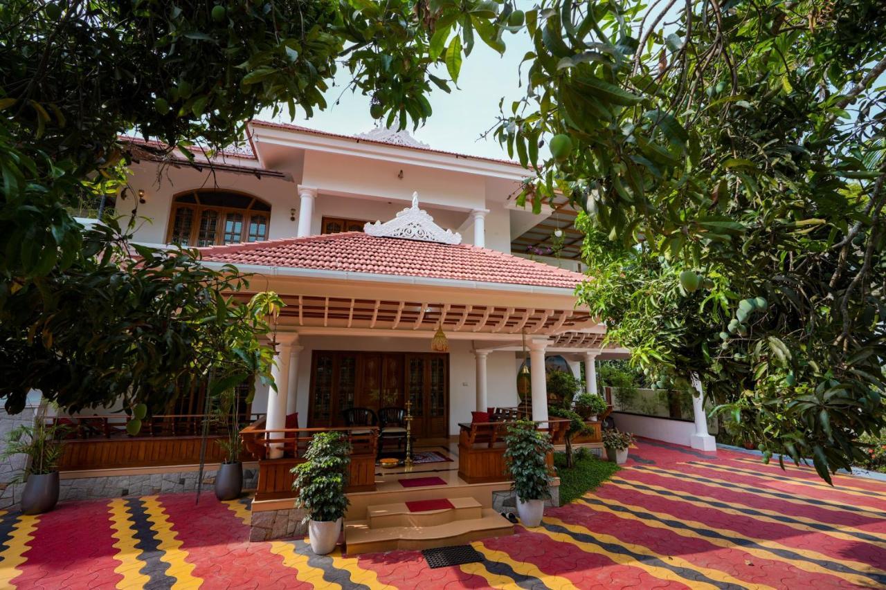 Homestay Parudeesa - Heavenly- Luxurious Palace Look-near Cbd - Kerala - India With Breakfast *